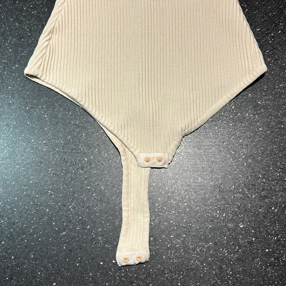 Beige Ribbed Contour Bodysuit - Picture 4 of 5